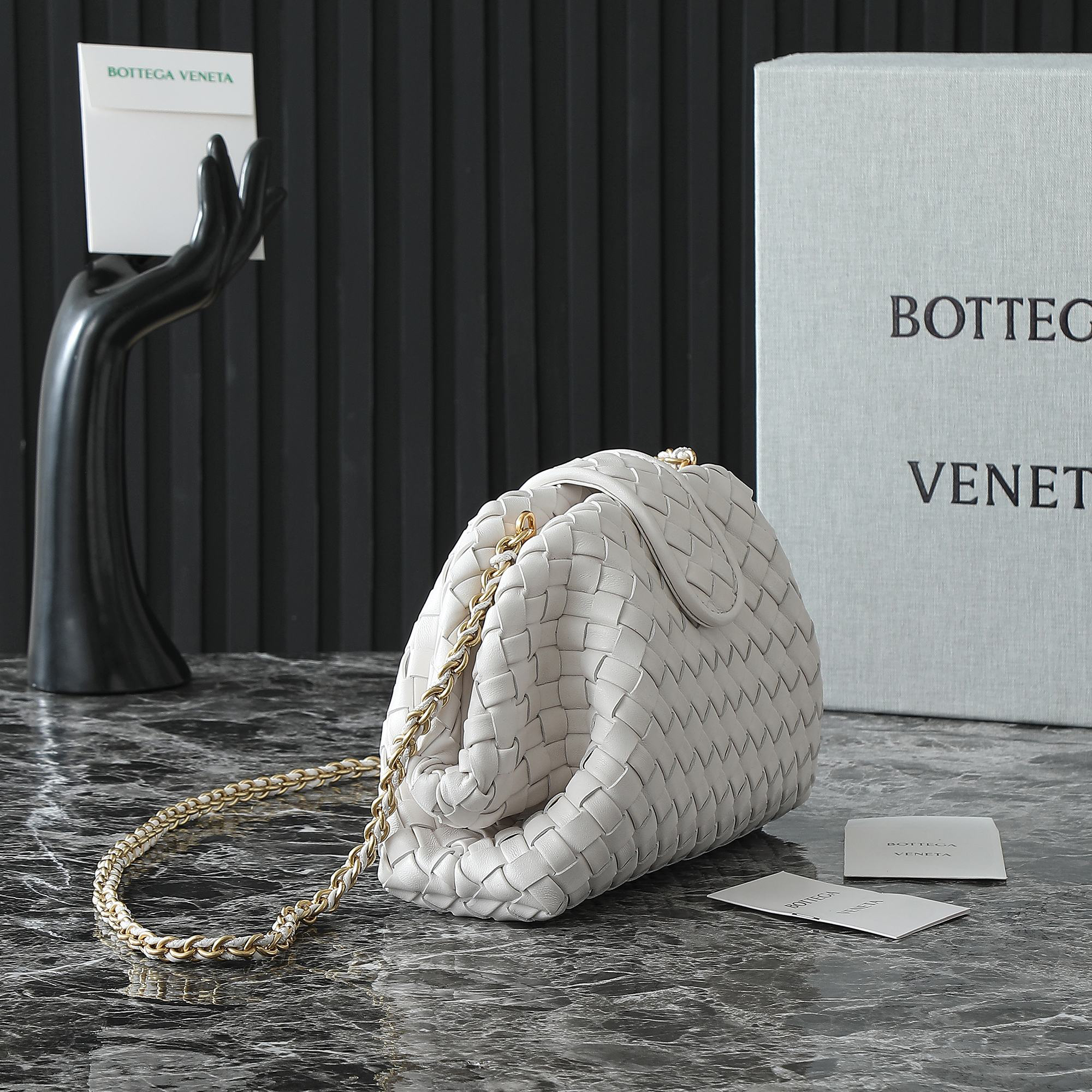 ボッテガ・ヴェネタ「Bottega Veneta」 Lauren 1980 Teen チェーンクラッチバッグ