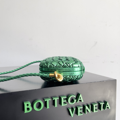 ボッテガ・ヴェネタ「Bottega Veneta」Knot ミナウディエール イブニングバッグ