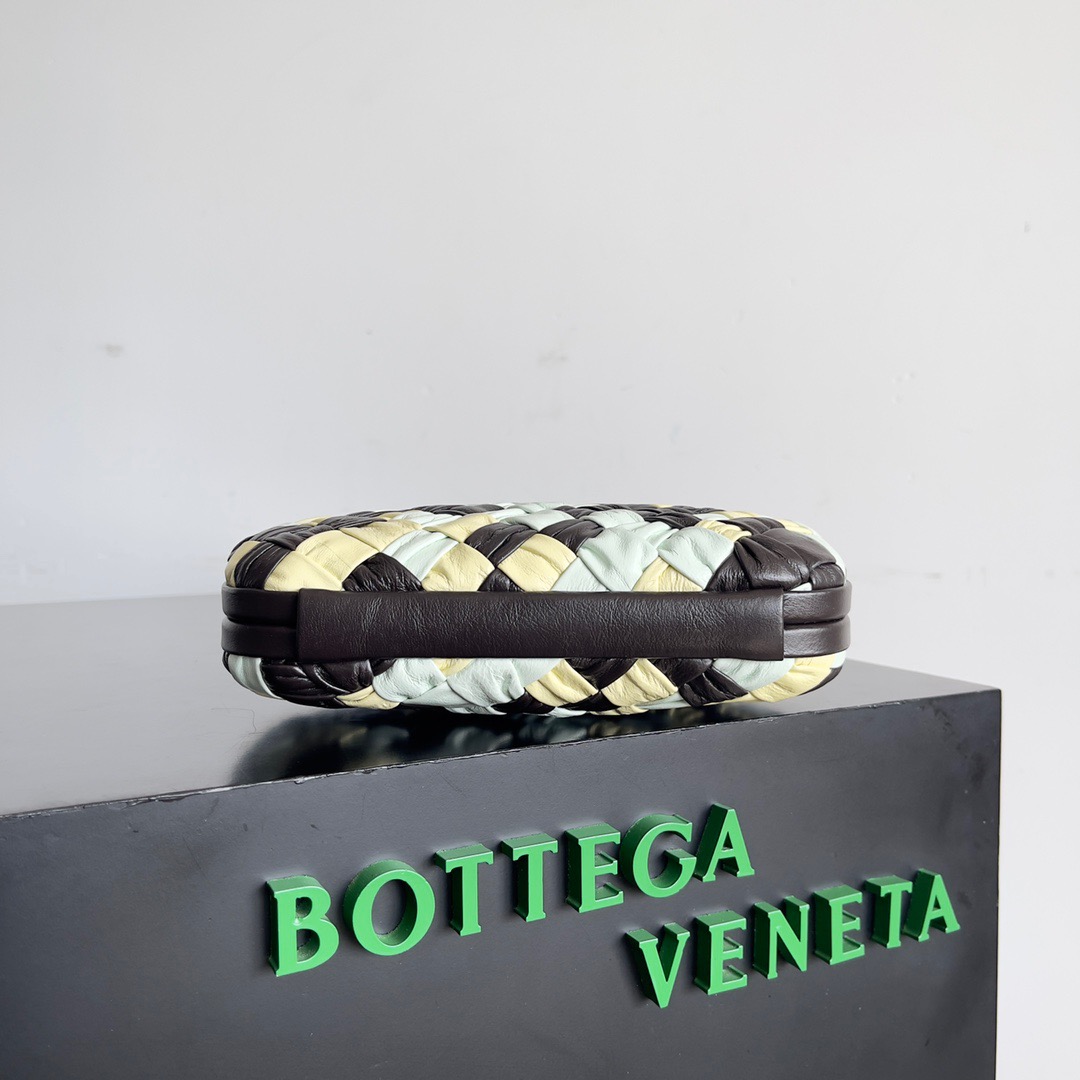 ボッテガ・ヴェネタ「Bottega Veneta」Knot イブニングバッグ クラシックリターン
