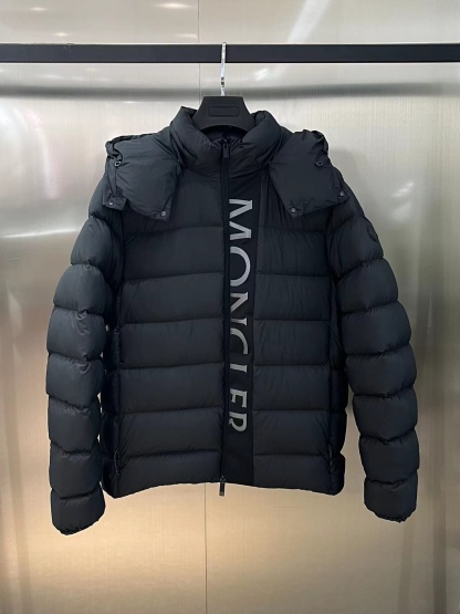 モンクレール「Moncler」ブラックウォリアー ショート ダウンジャケット