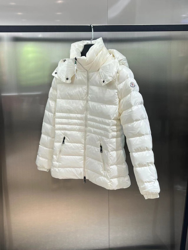 モンクレール「Moncler」フード付き スリムフィット ダウンジャケット レディース