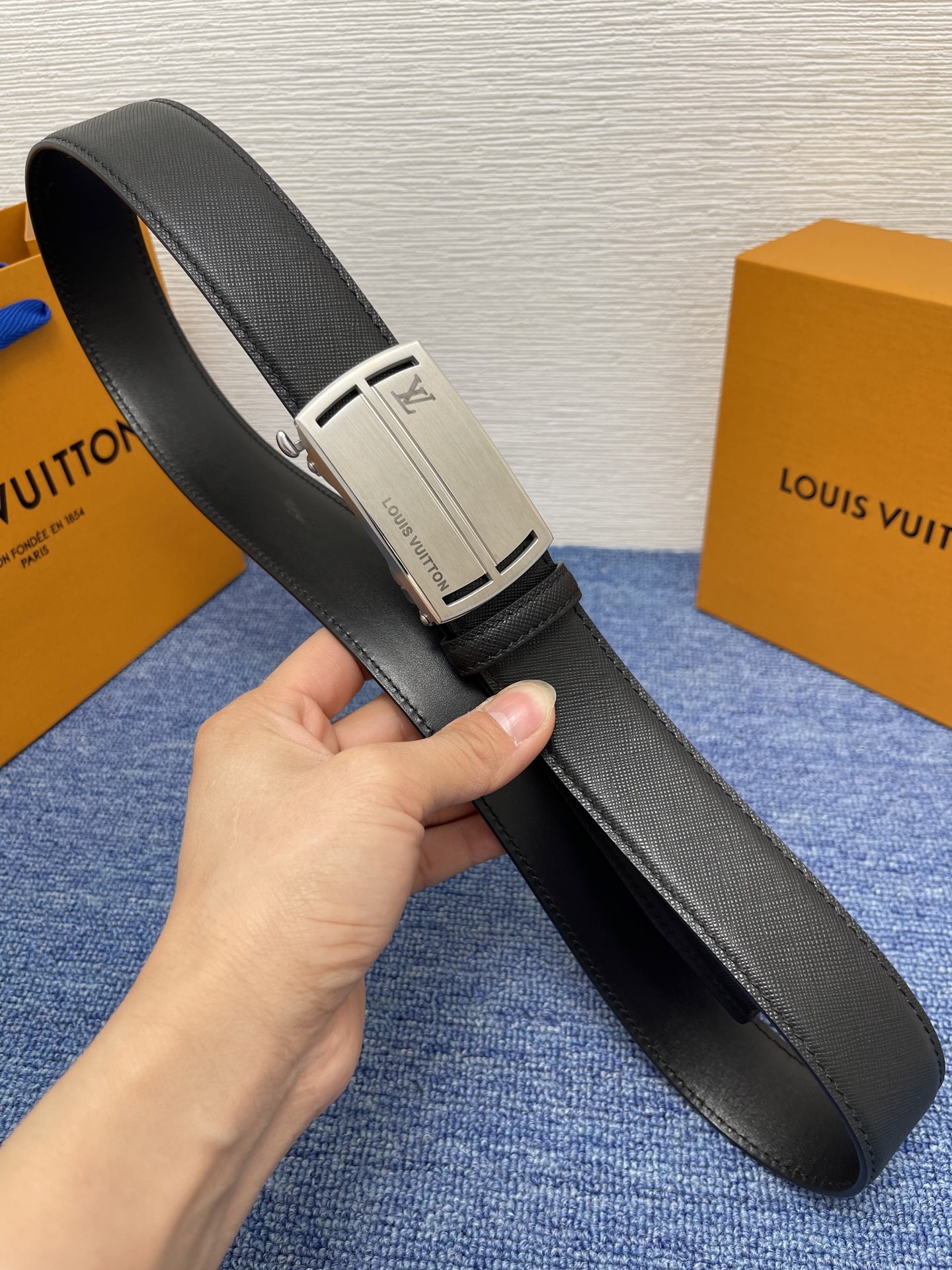 ルイ・ヴィトン「Louis Vuitton」新作 スムースレザー オートロック ベルト メンズ100CM