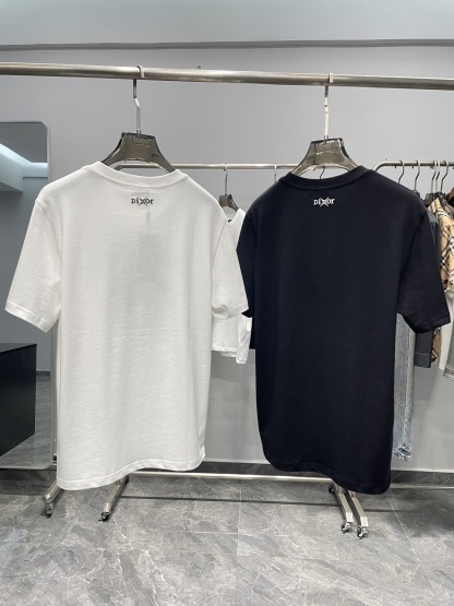 ディオール「Dior」CDロゴ立体刺繍半袖Tシャツ