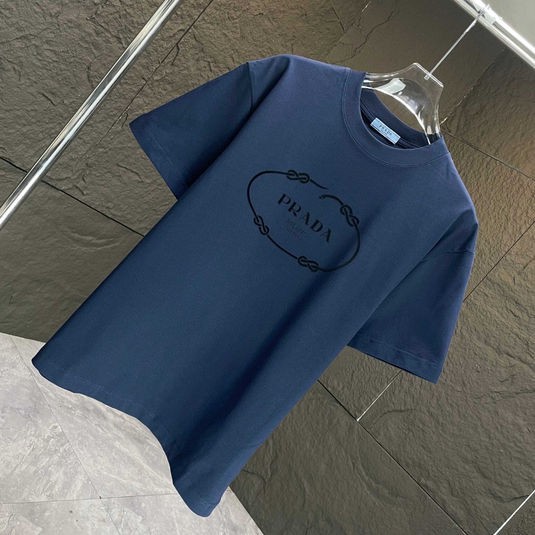 プラダ「Prada」2025春夏 ヘビーウェイトコットン ロゴ植毛半袖Tシャツ
