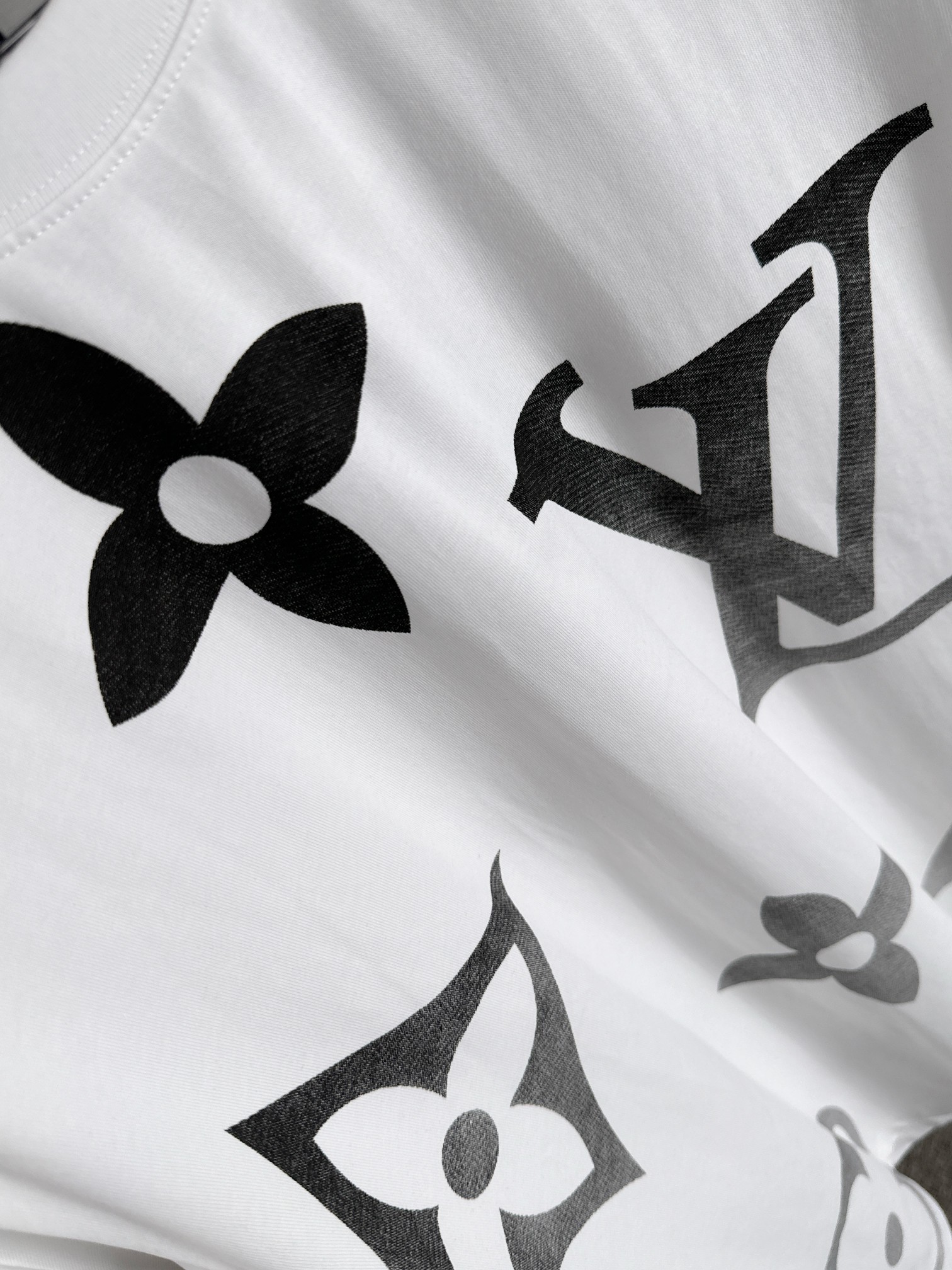 ルイ・ヴィトン「Louis Vuitton」ハイネックプレミアムコットン半袖Tシャツ