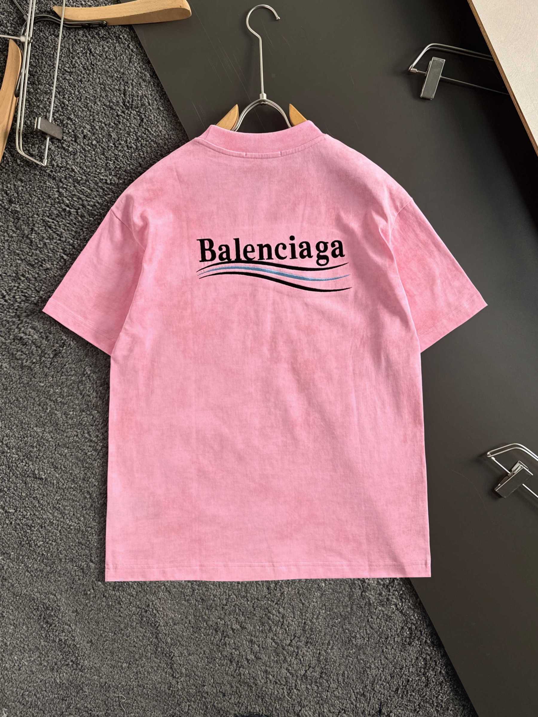 バレンシアガ「Balenciaga」ウェーブ コーラ レター エンブロイダリー Tシャツ