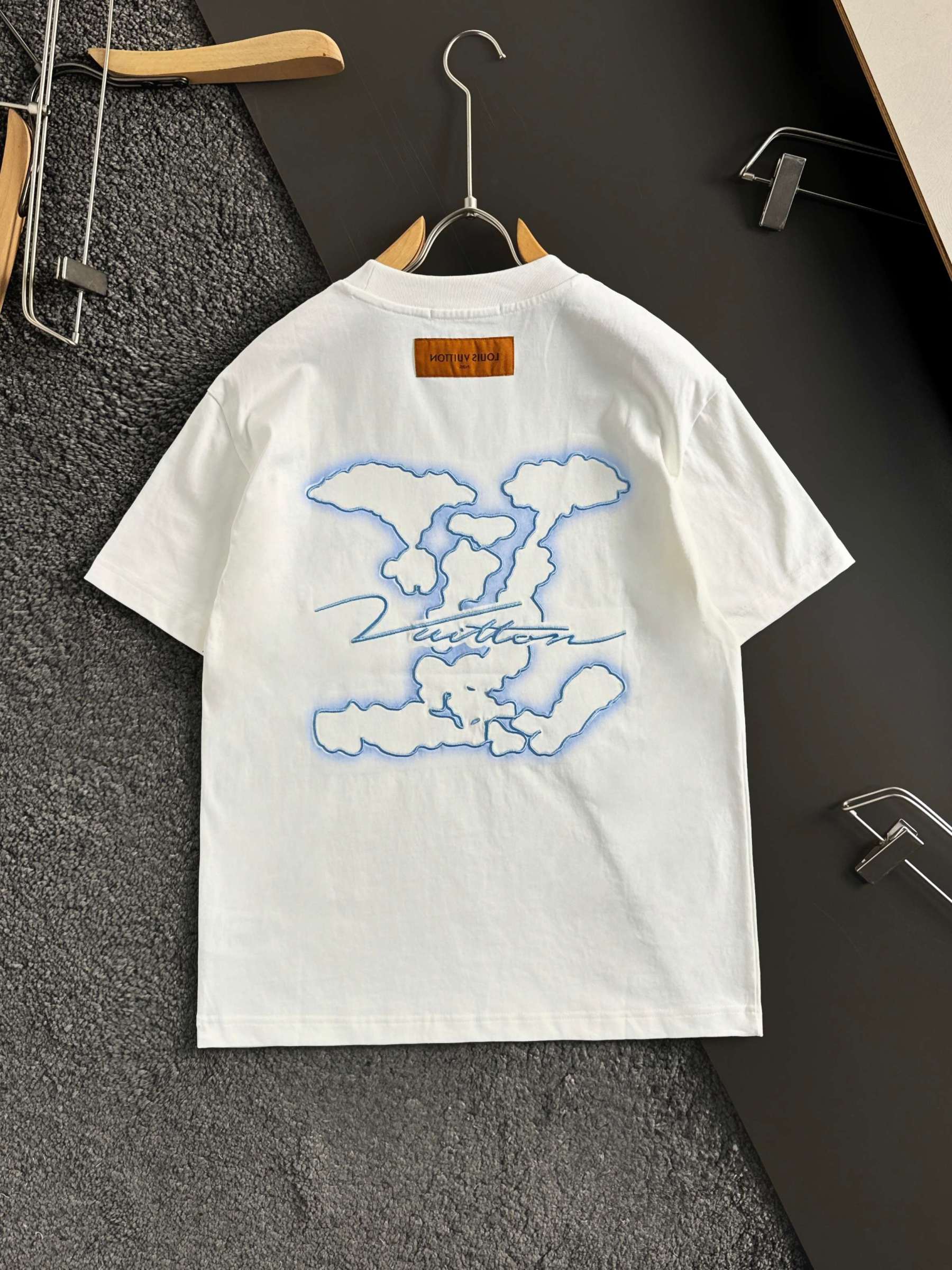 ルイ・ヴィトン「Louis Vuitton」クラウド スプレー エンブロイダリー Tシャツ