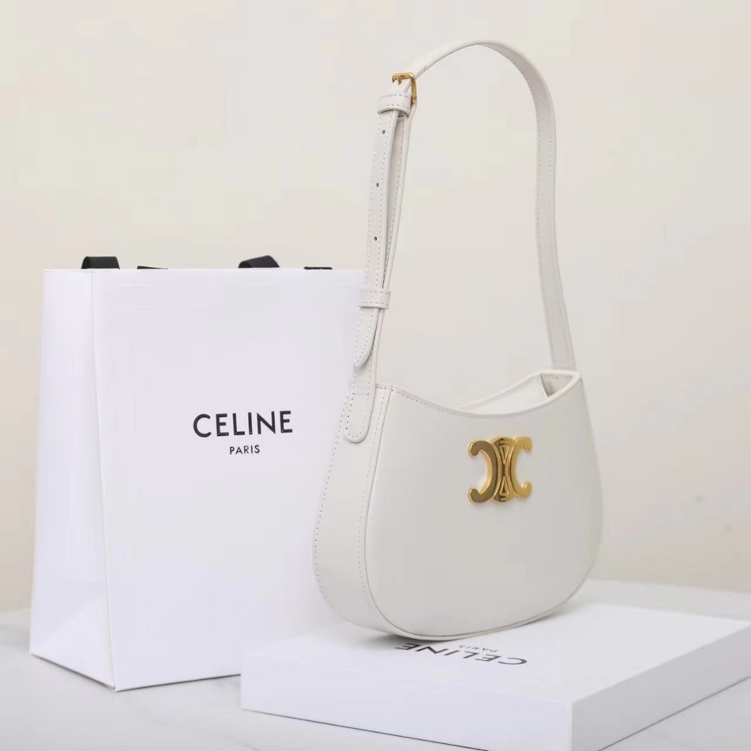 セリーヌ「Celine」Triomphe アンダーアームバッグ