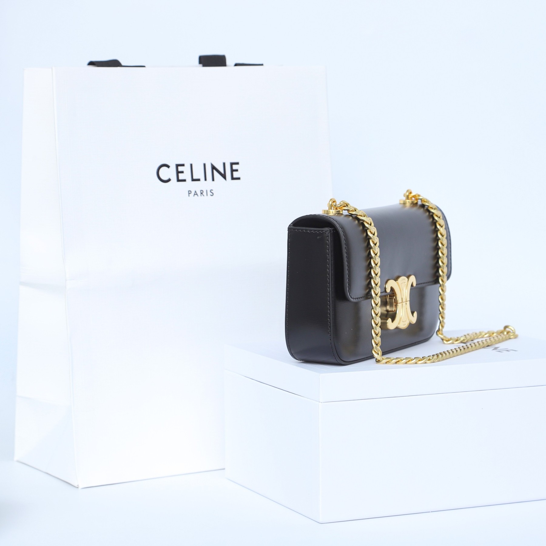 セリーヌ「Celine」Triomphe チェーンショルダーバッグ
