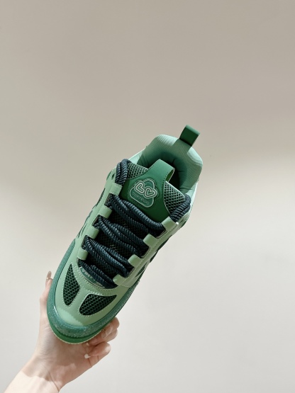 「コラボモデル」Louis Vuitton x Skate スニーカー