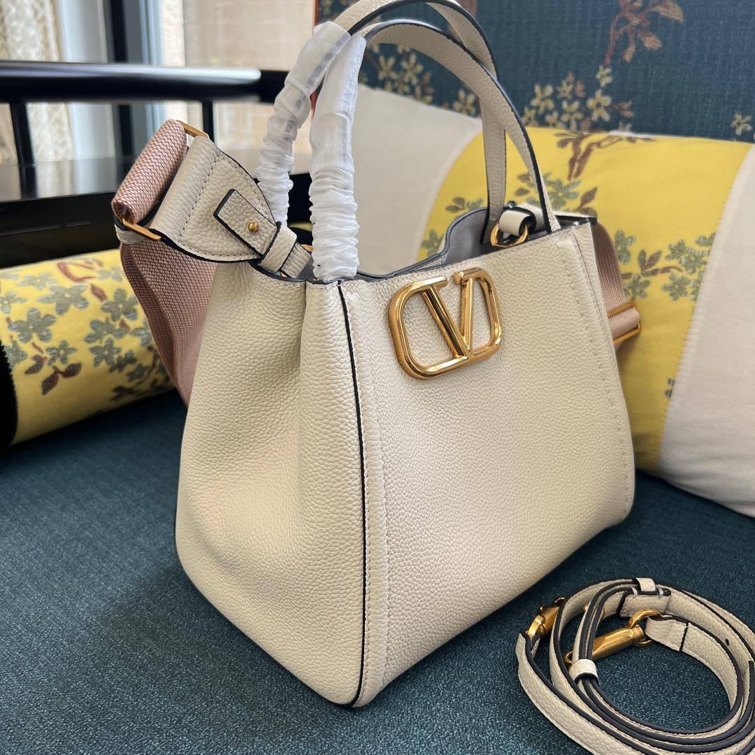 ヴァレンティノ「Valentino」ガラヴァーニ オールタイム レザー ショルダーバッグ