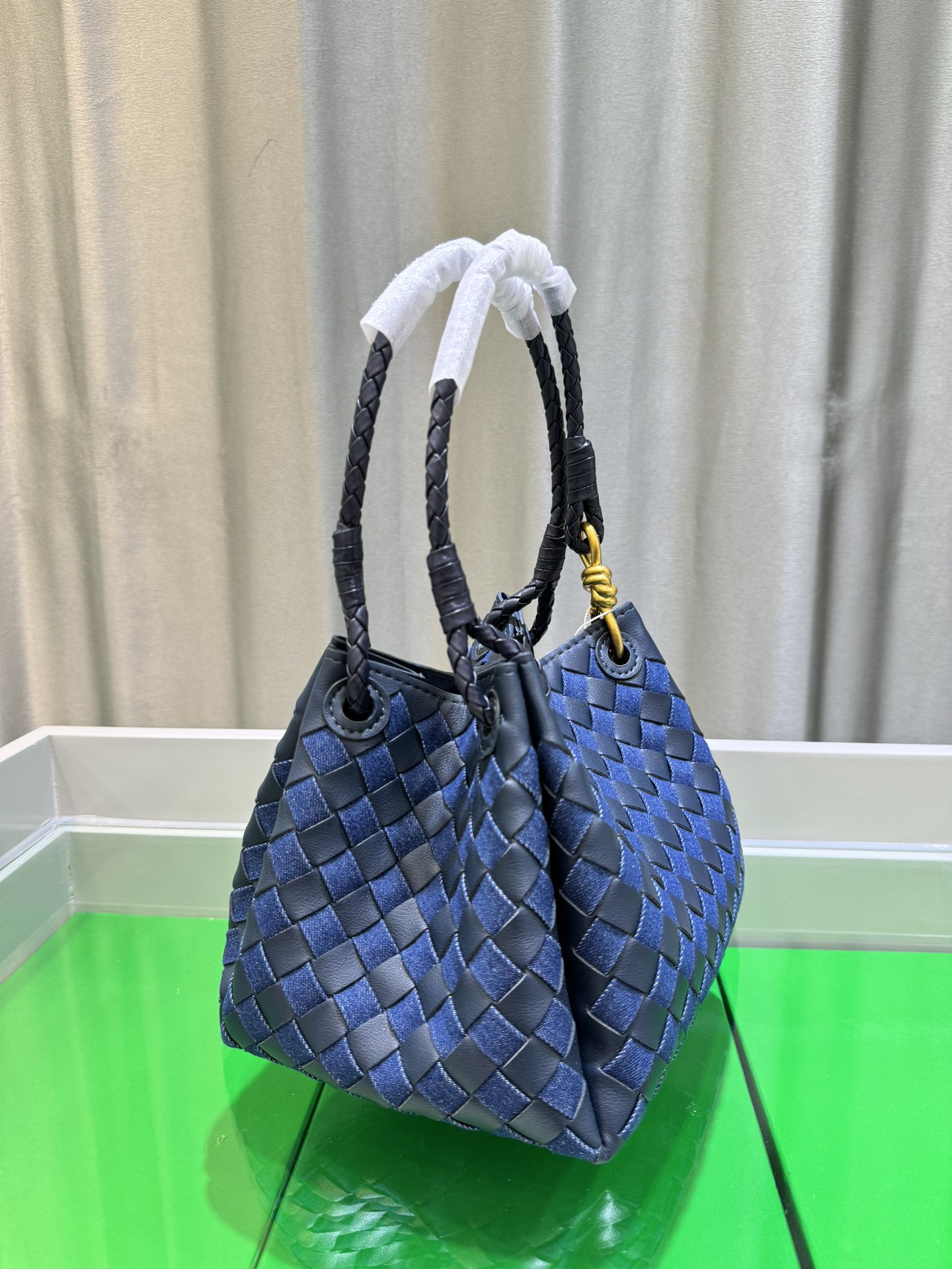 ボッテガ・ヴェネタ「Bottega Veneta」2024早秋 Andiamo Parachute ショルダーバッグ