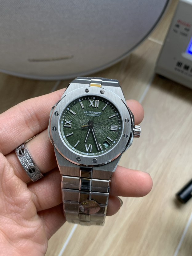 ショパール「Chopard」アルパインイーグルメンズウォッチ42mm