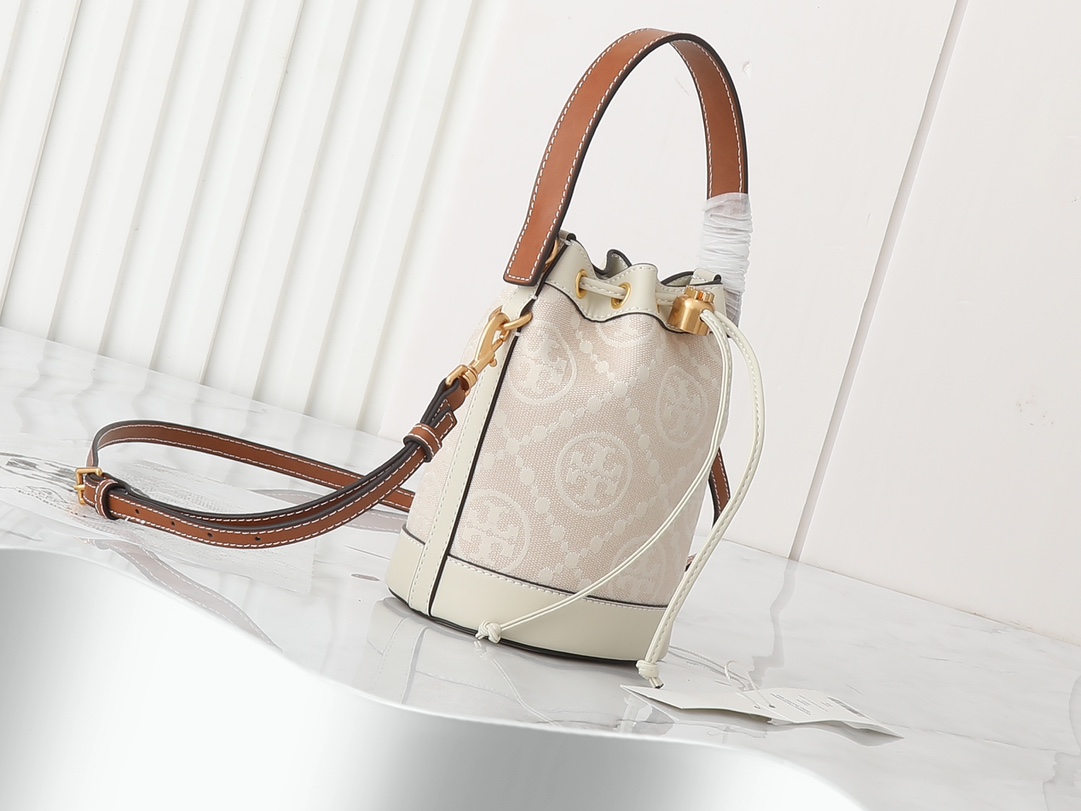 トリー バーチ「Tory Burch」T Monogram ミニ水筒バッグ