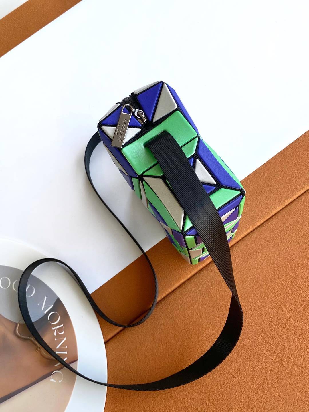 イッセイ・ミヤケ「Issey Miyake」BAO BAO LUCENT 6×6 トートバッグ