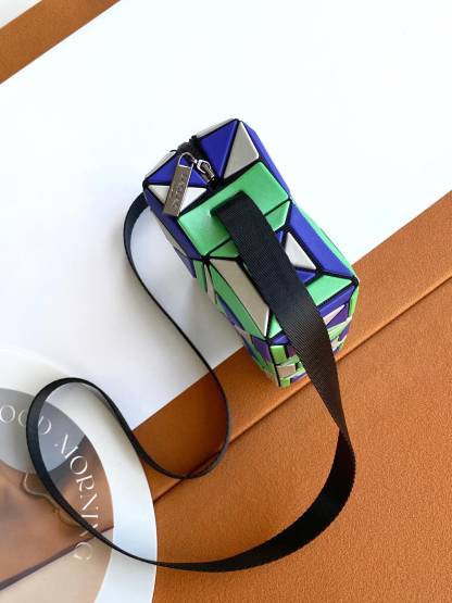 イッセイ・ミヤケ「Issey Miyake」BAO BAO LUCENT 6×6 トートバッグ