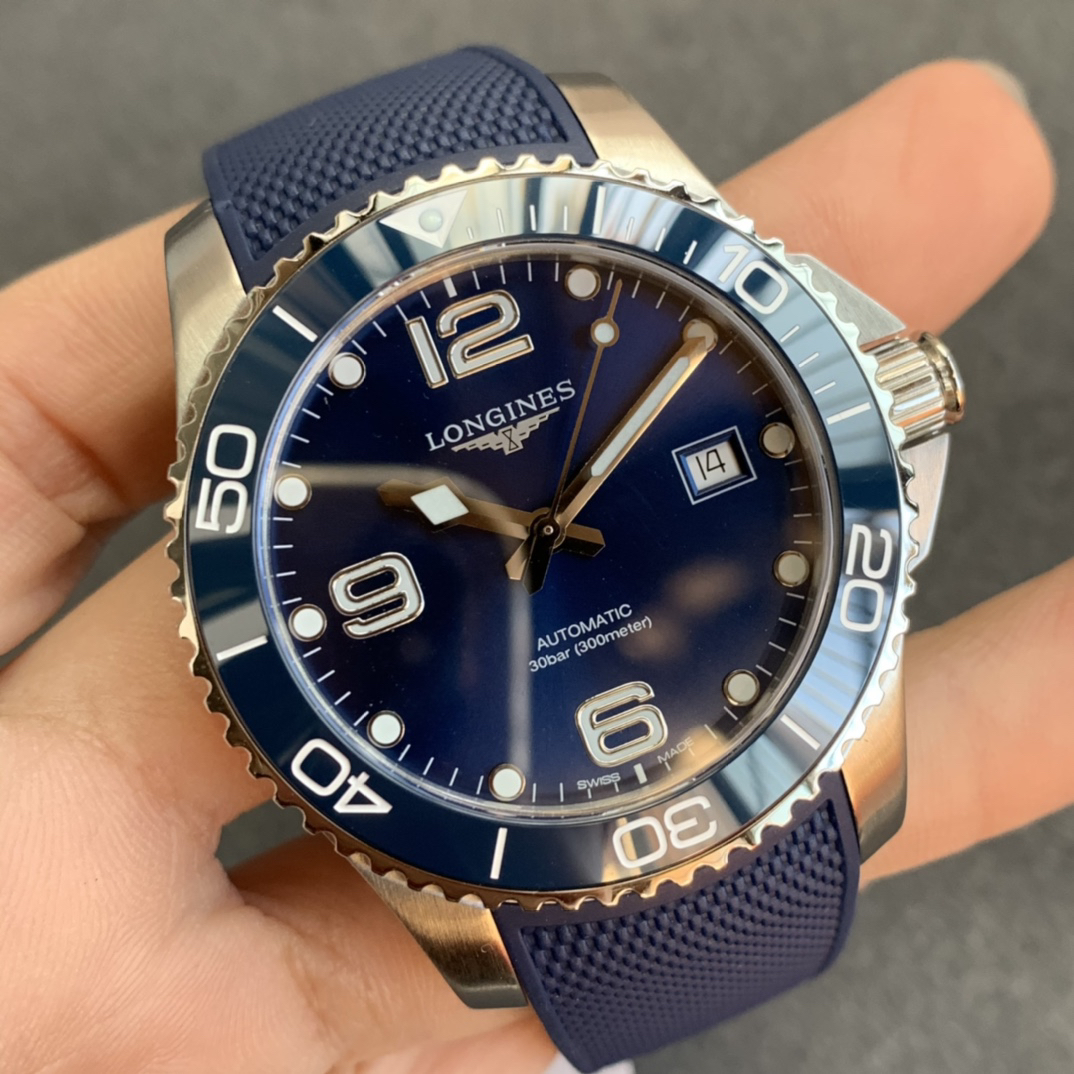 ロンジン「Longines」HydroConquestセラミックベゼル アイスブルー文字盤 メンズウォッチ41MM