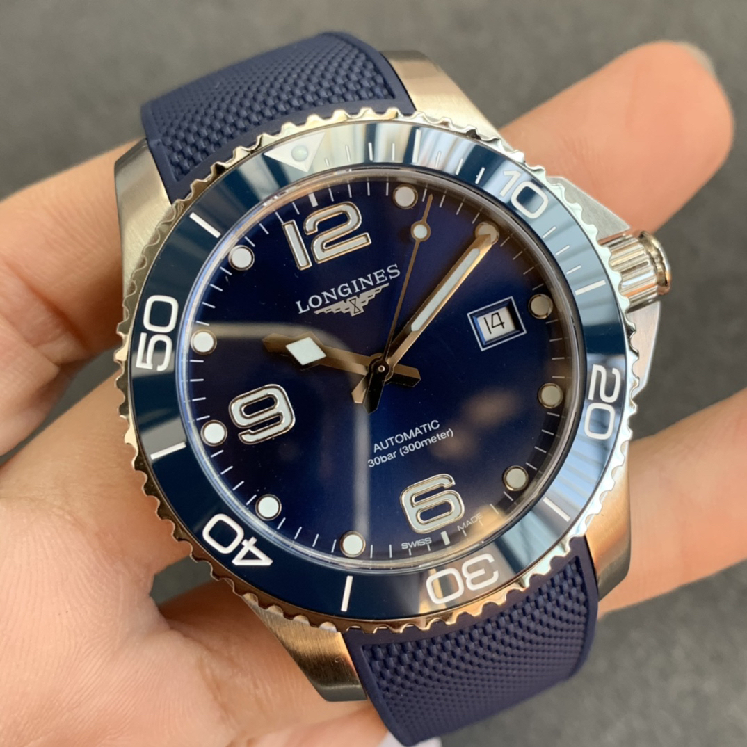 ロンジン「Longines」HydroConquestセラミックベゼル アイスブルー文字盤 メンズウォッチ41MM