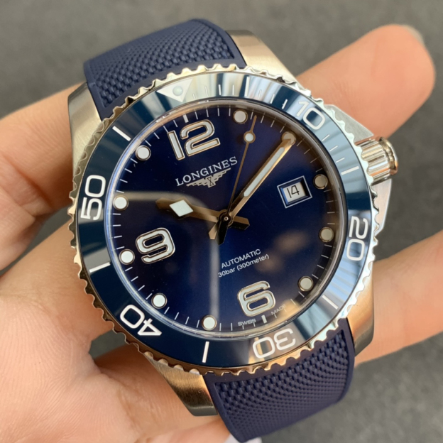 ロンジン「Longines」HydroConquestセラミックベゼル アイスブルー文字盤 メンズウォッチ41MM