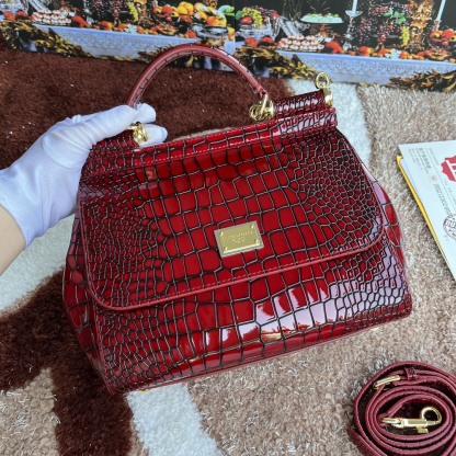 ドルチェ・アンド・ガッバーナ「D&G」エンボスレザー ショルダーバッグ