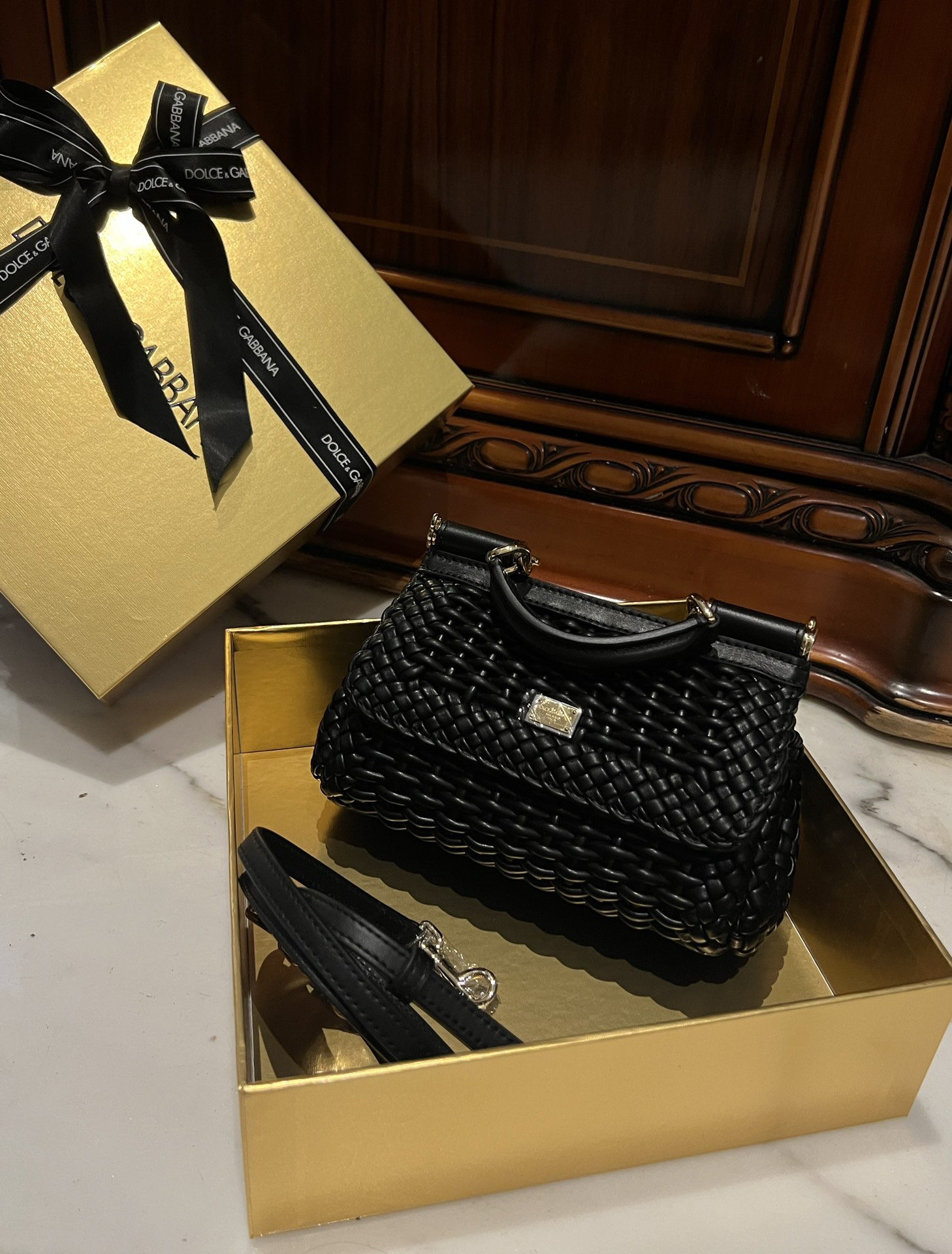 ドルチェ・アンド・ガッバーナ「D&G」コンパクト ロゴ ショルダーバッグ