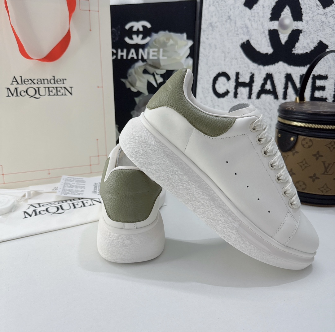 アレキサンダー・マックイーン［Alexander McQueen］Oversized Sneaker "Silk-Embossed Leather" スニーカー