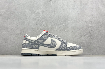 「コラボモデル」Dior x Nike SB Dunk Low "White Ink Blue" スニーカー