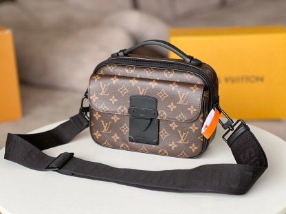 LOUIS VUITTONSロックメッセンジャーバッグm45806