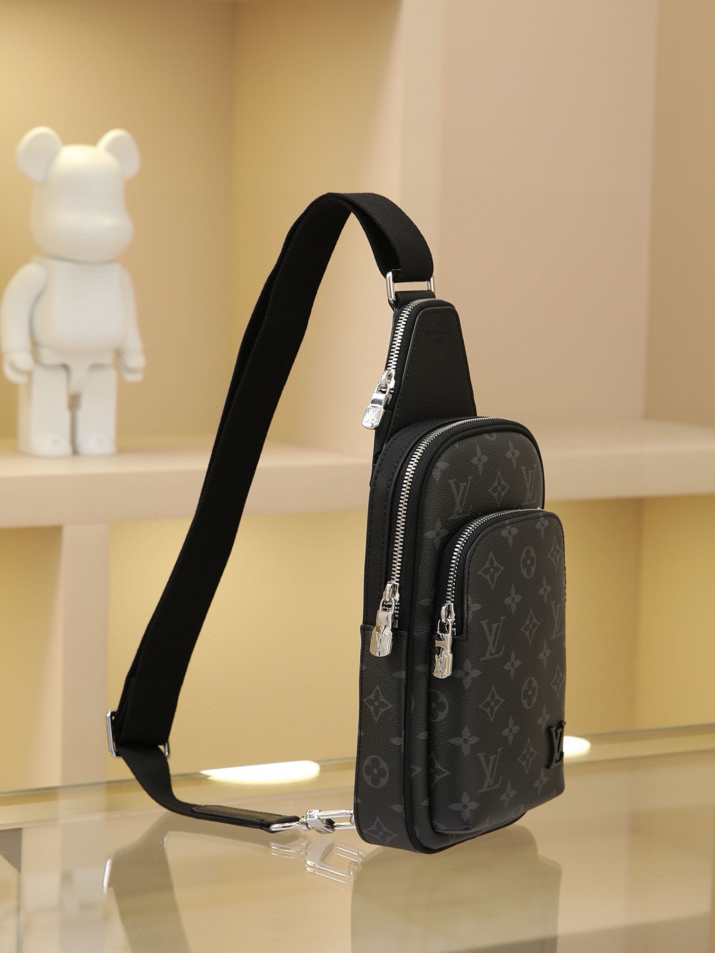 ルイ・ヴィトン「Louis Vuitton」Avenue モノグラム・エクリプス スモール ショルダーバッグ