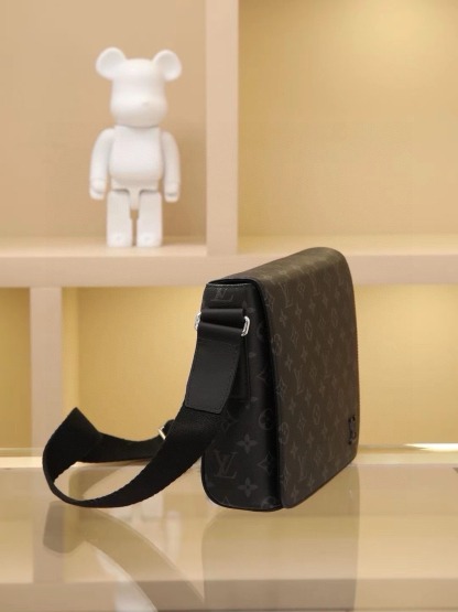 ルイ・ヴィトン「Louis Vuitton」District モノグラム・エクリプス スモール メッセンジャーバッグ