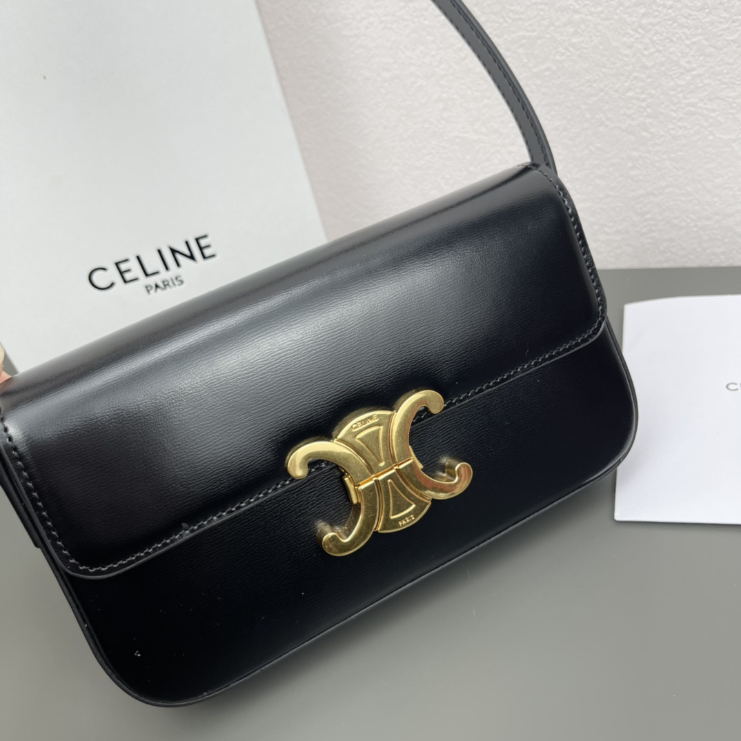 セリーヌ「Celine」凱旋門小脇バッグです