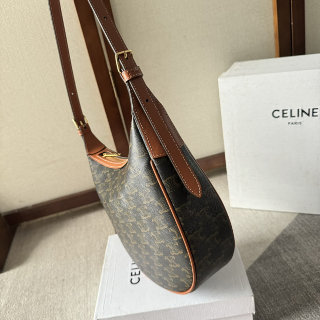 セリーヌ「Celine」エロイーズ・トリアンフ スモールレザーショルダーバッグ