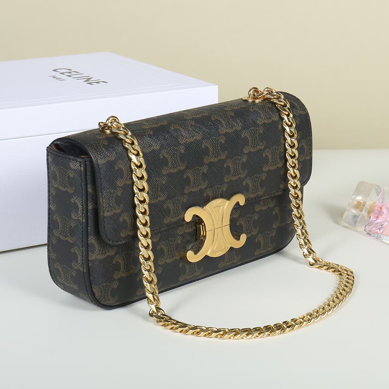 セリーヌ「Celine」 トリアンフ チェーンショルダーバッグ