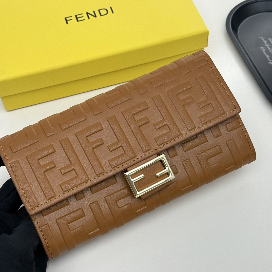 フェンディ「Fendi」マルチファンクション ロング財布