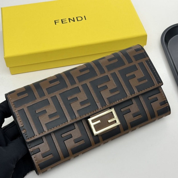 フェンディ「Fendi」マルチファンクション ロング財布