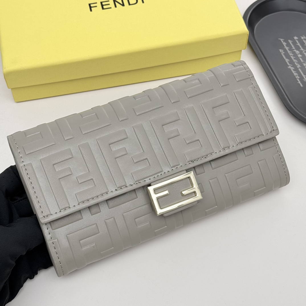 フェンディ「Fendi」マルチファンクション ロング財布