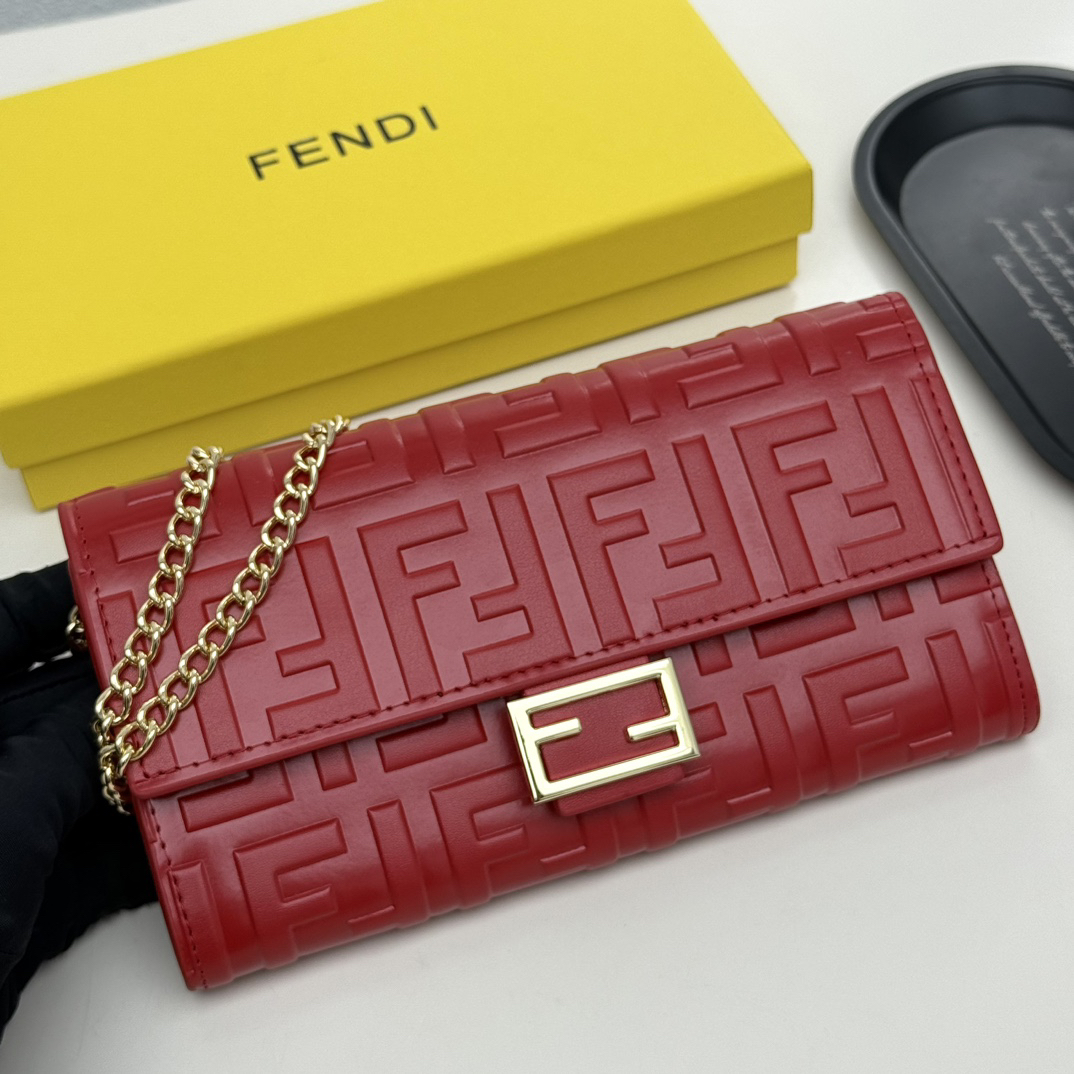 フェンディ「Fendi」マルチファンクション チェーンウォレット