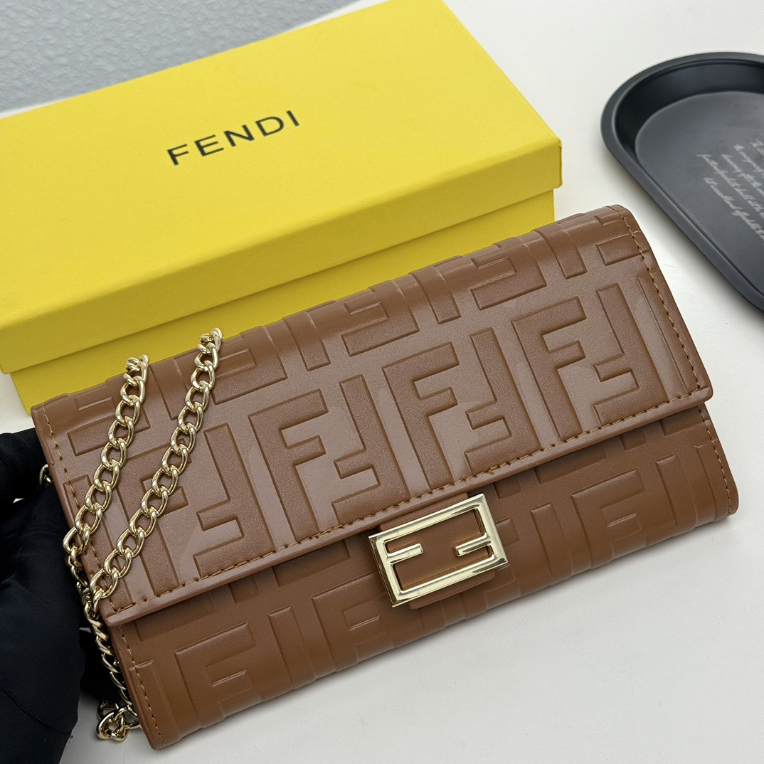 フェンディ「Fendi」マルチファンクション チェーンウォレット