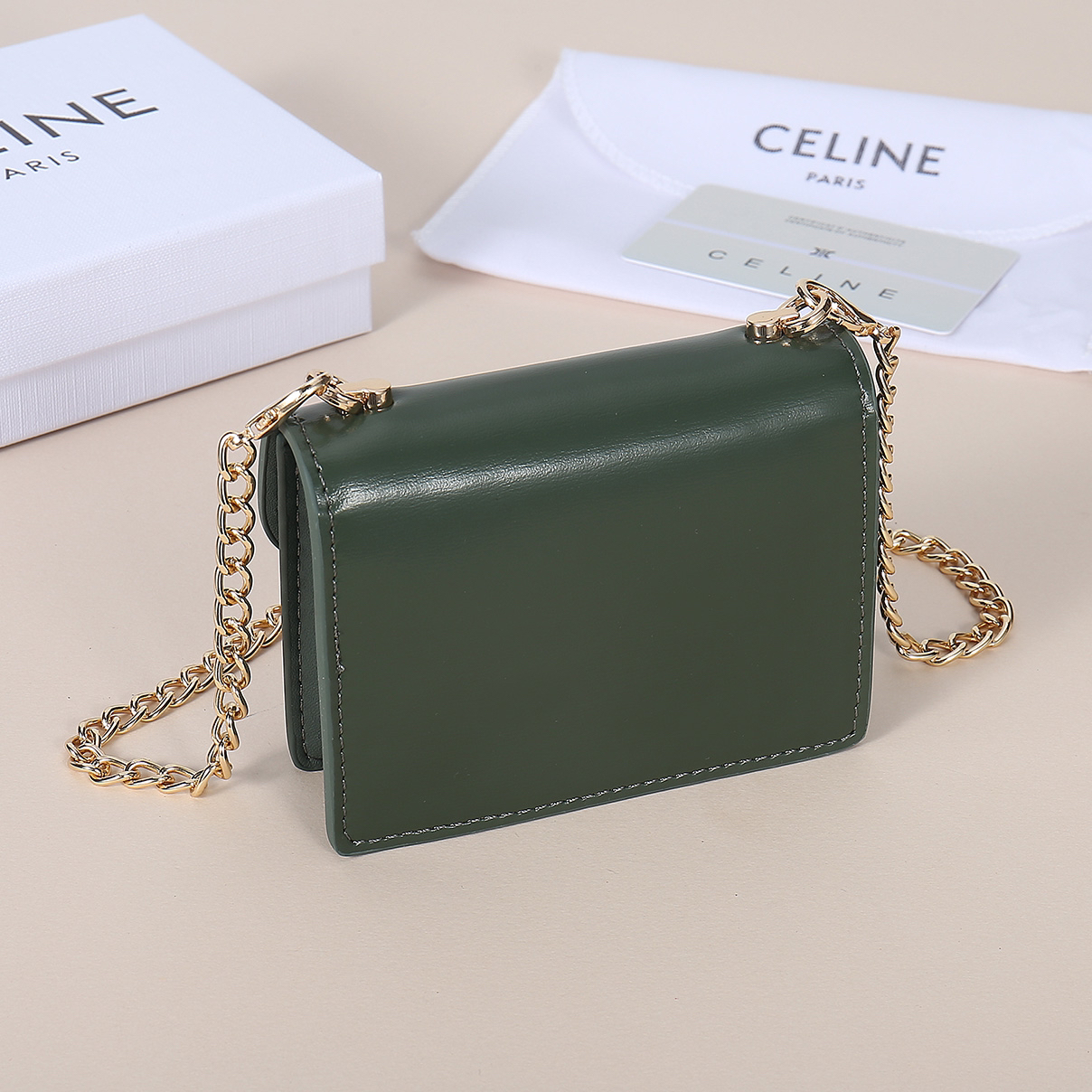 セリーヌ「Celine」新作 チェーン付き TRIOMPHE カードケース