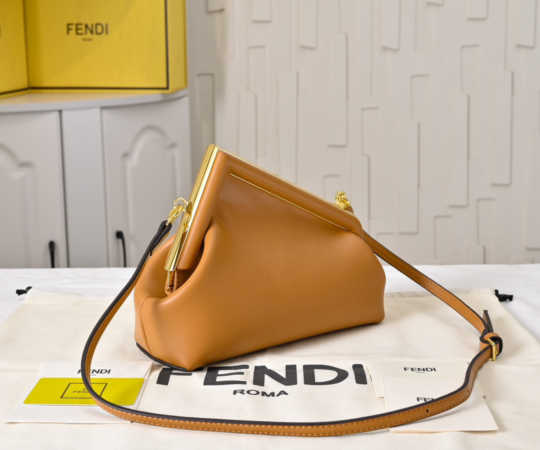 フェンディ「Fendi」 First ハンドバッグ