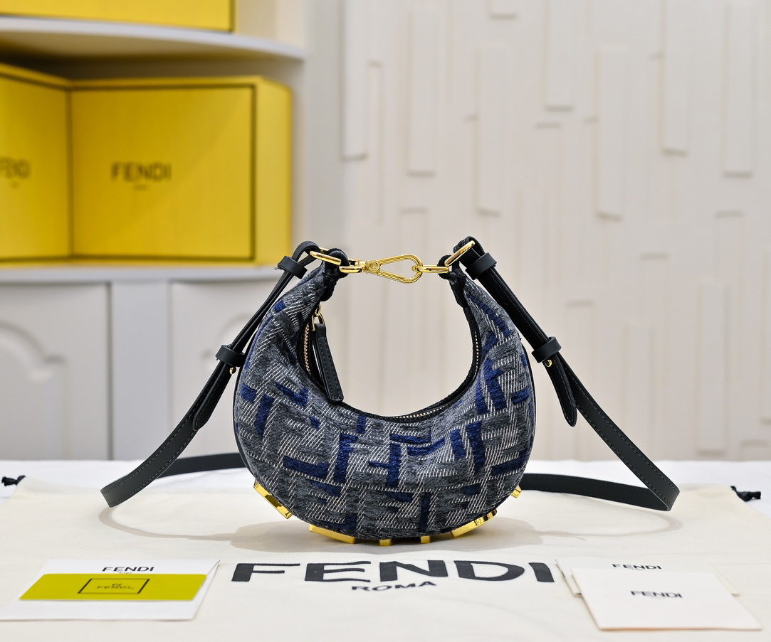 フェンディ「Fendi」Fendigraphyナノサイズ ホボバッグ