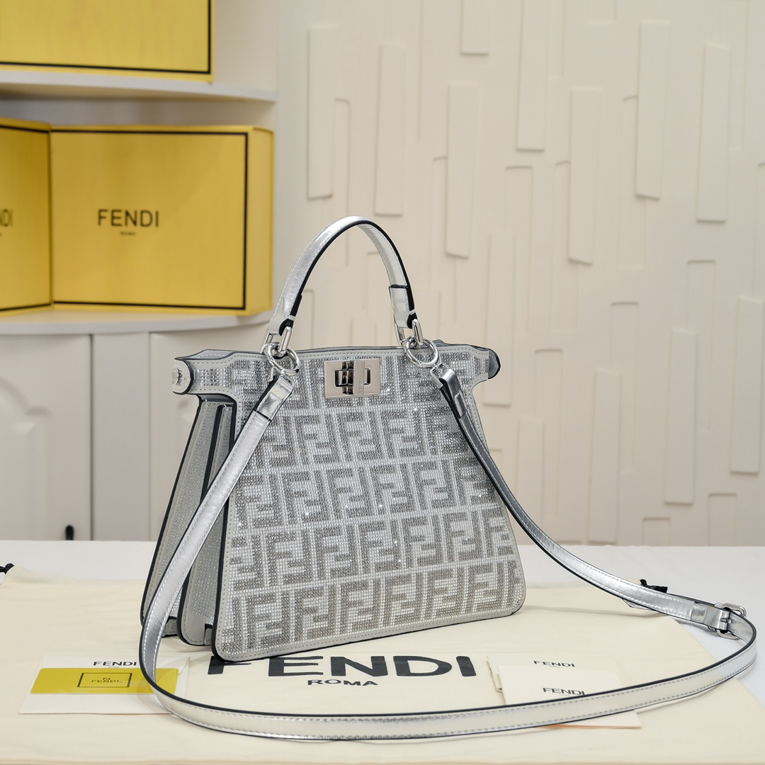 フェンディ「Fendi」Peekaboo ISeeU スモール ショルダーバッグ