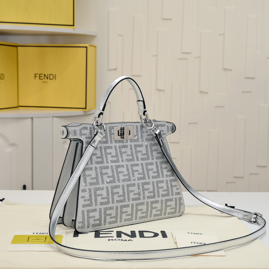 フェンディ「Fendi」Peekaboo ISeeU スモール ショルダーバッグ
