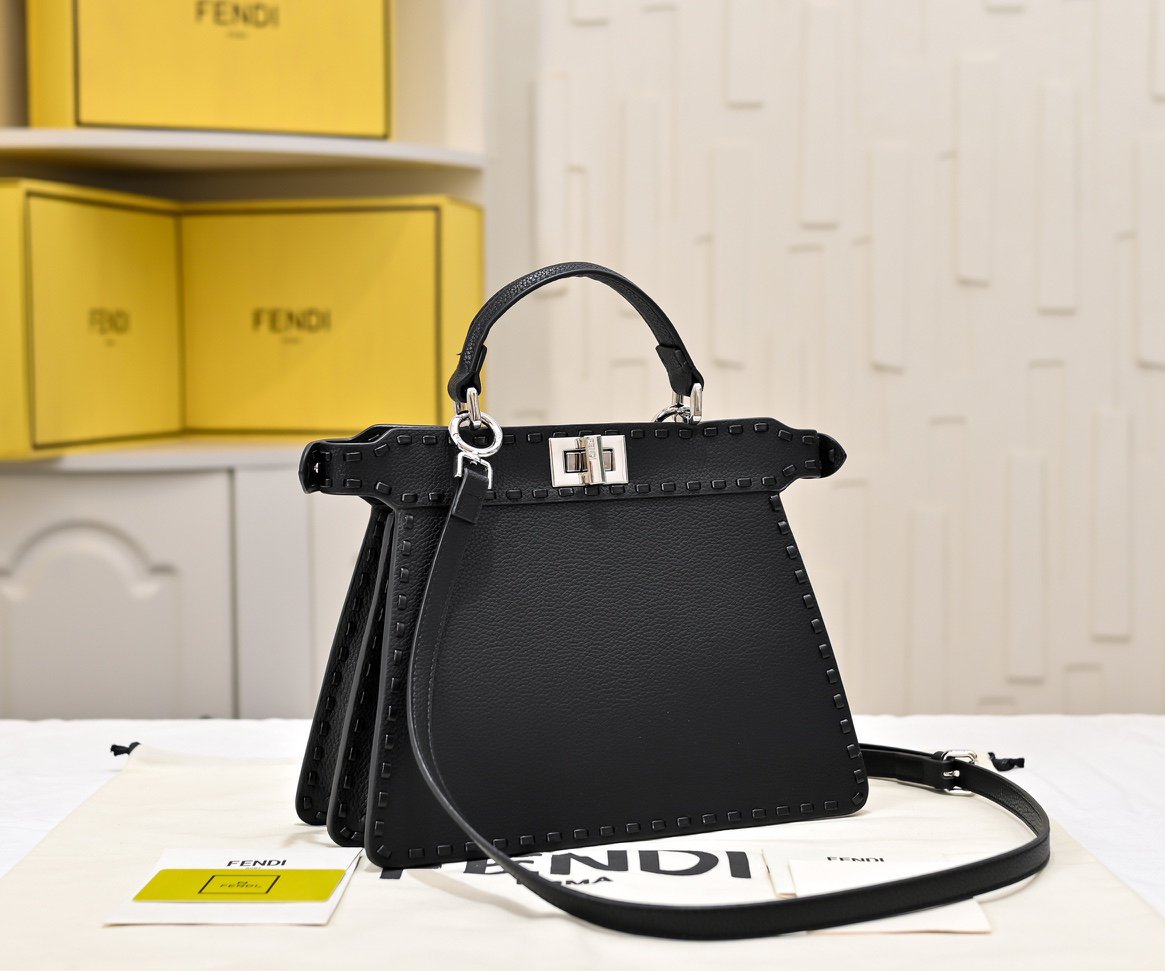 フェンディ「Fendi」Peekaboo Petite スモール ショルダーバッグ