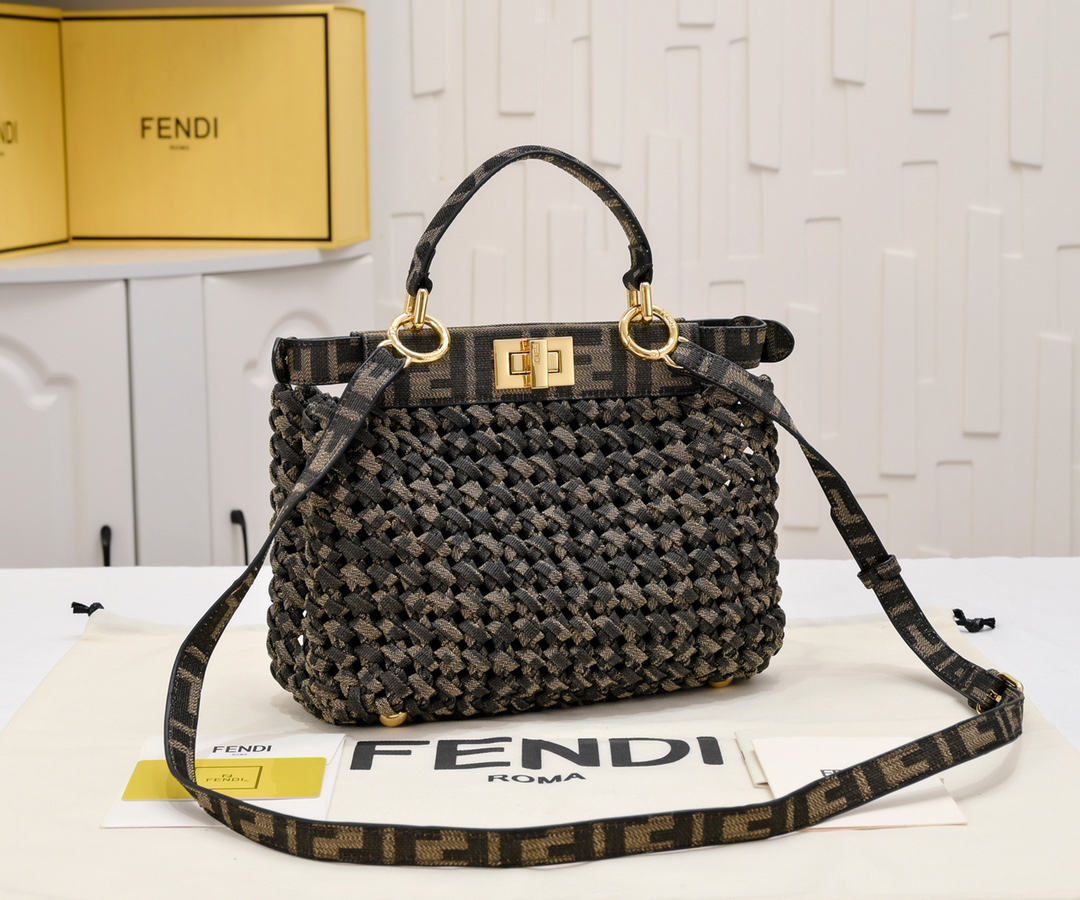 フェンディ「Fendi」Peekaboo ISeeU ミニ ショルダーバッグ