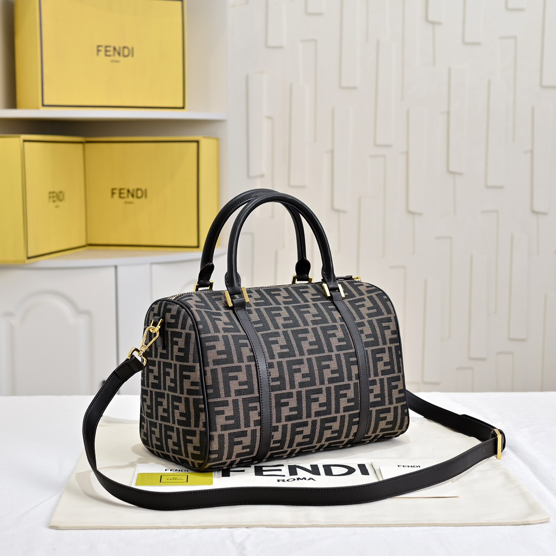 フェンディ「Fendi」ピローバッグ ショルダーバッグ