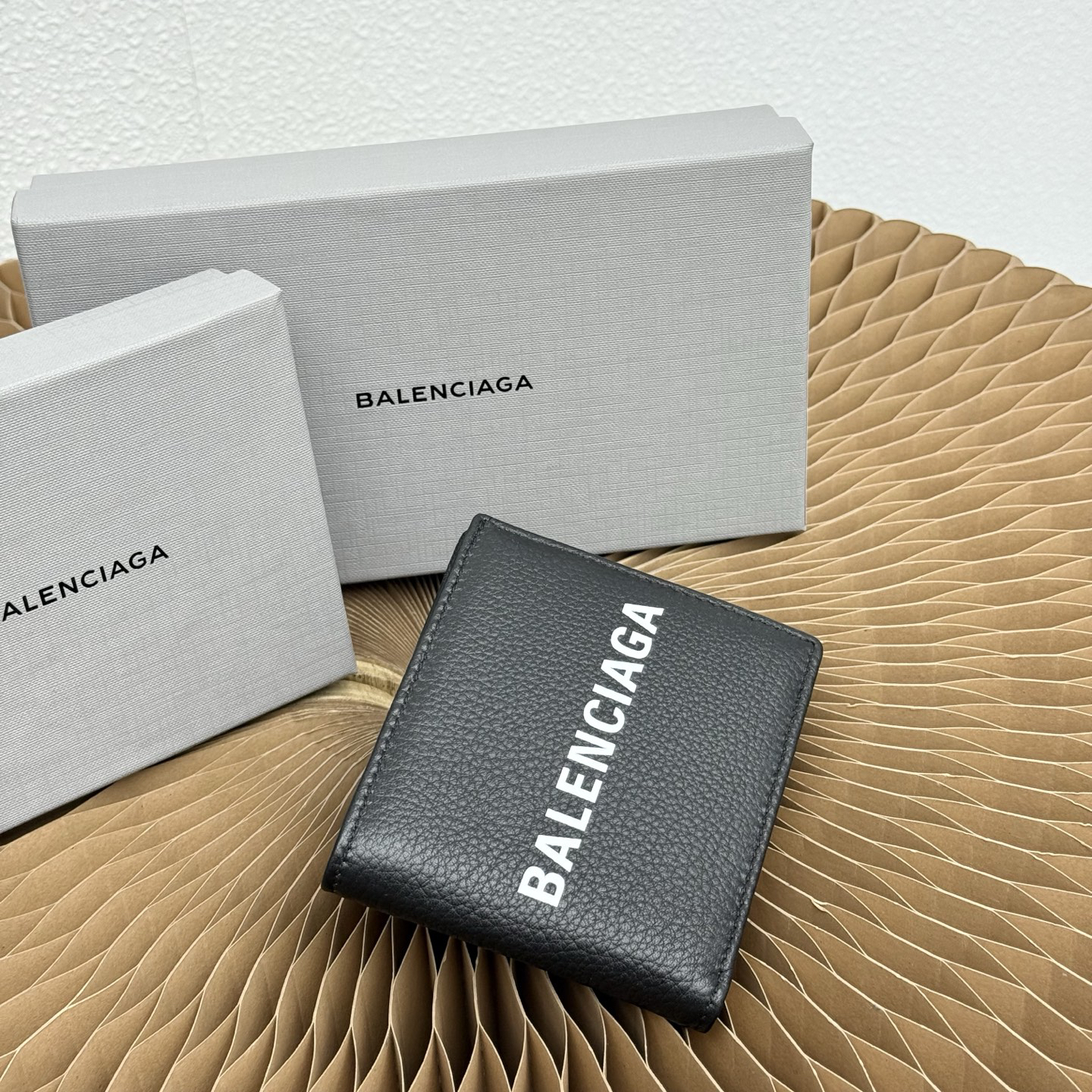 バレンシアガ「Balenciaga」 CASH スクエア折りたたみ財布