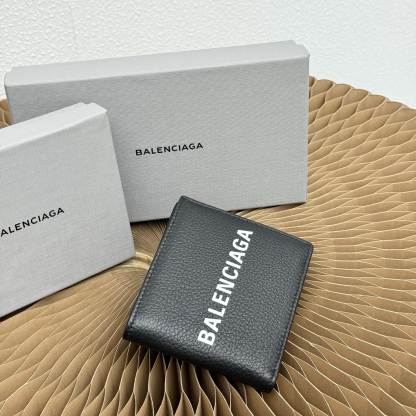 バレンシアガ「Balenciaga」 CASH スクエア折りたたみ財布