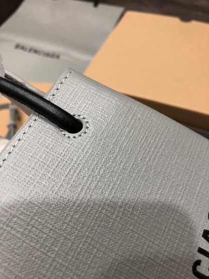 バレンシアガ「Balenciaga」Everyday スクエア レザーバッグ