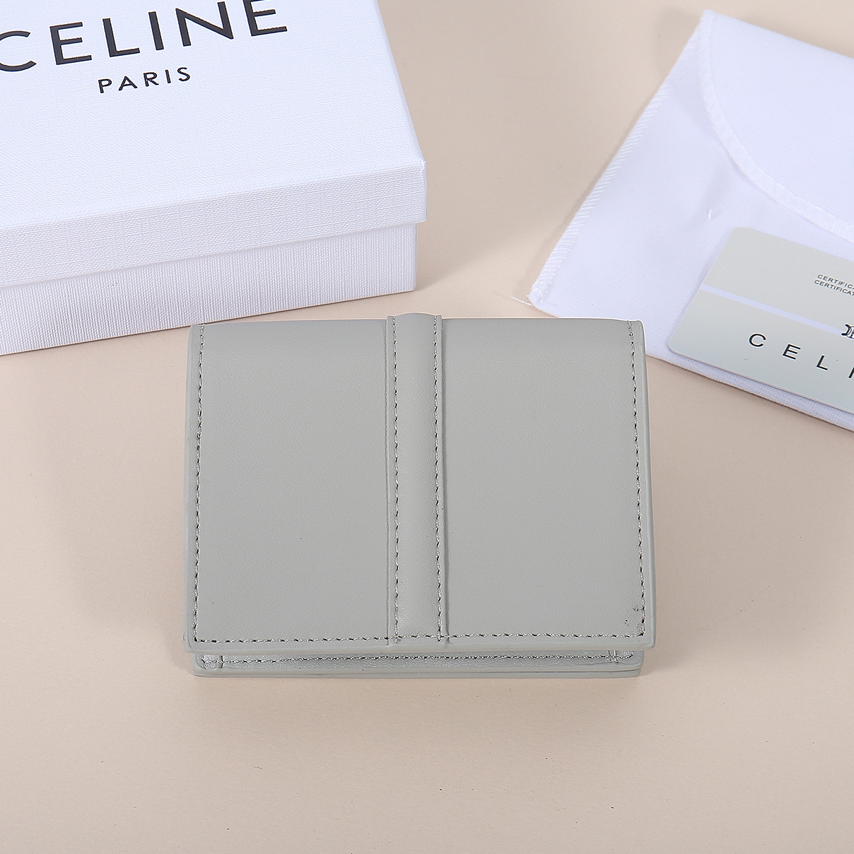セリーヌ「Celine」 TRIOMPHE フラップカードケース